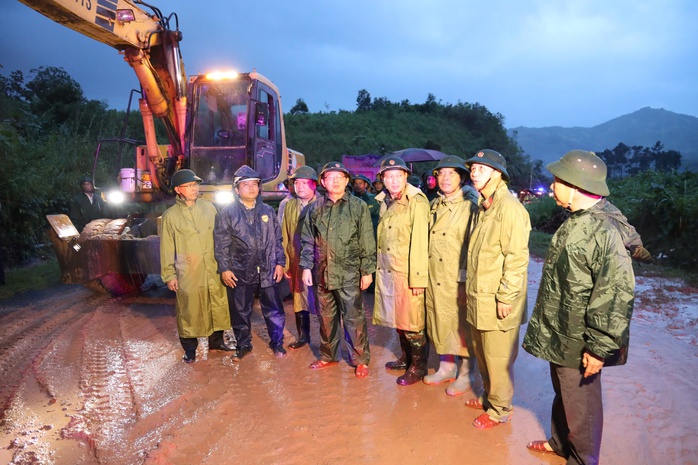 Phó Thủ tướng Hồ Quốc Dũng: Nỗ lực thông tuyến tạm đèo Khánh Lê trong 48 giờ tới  - Ảnh 3.