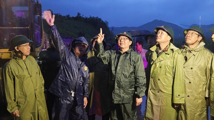 Kịp thời khắc phục hậu quả mưa lũ ở miền Trung - Ảnh 1. Kịp thời khắc phục hậu quả mưa lũ ở miền Trung - Ảnh 1.