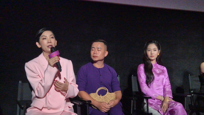 Xuân Lan bật khóc vì Hương Giang và Tú "Mưa đỏ" - Ảnh 3.