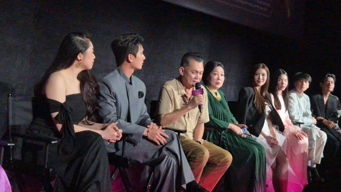 Xuân Lan bật khóc vì Hương Giang và Tú "Mưa đỏ" - Ảnh 2.