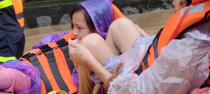 Khánh Hoà: Khẩn trương ứng cứu người dân khu vực bị ngập - Ảnh 3.