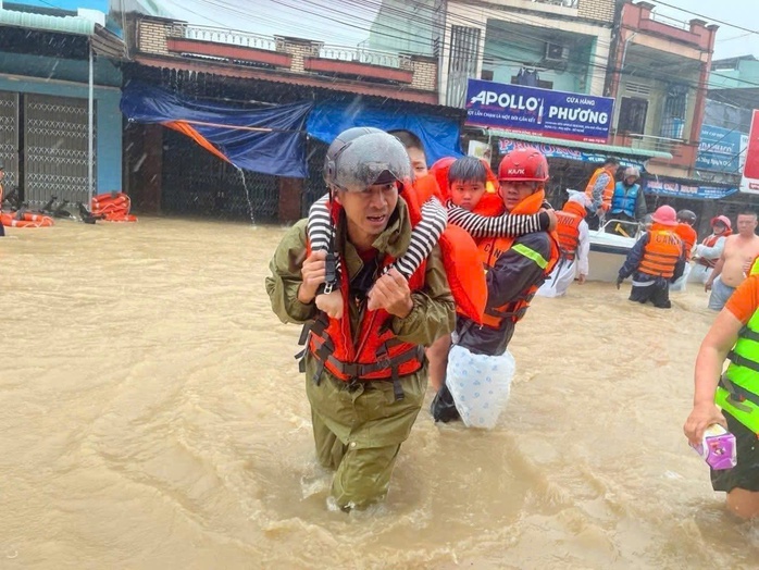 Khẩn trương khắc phục hậu quả mưa lũ - Ảnh 1.