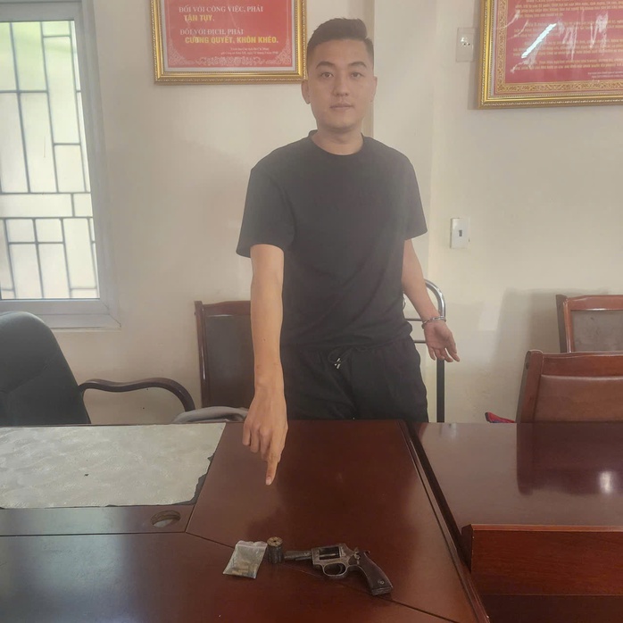 Triệt phá đường dây ma túy liên tỉnh, bắt 13 đối tượng thu nhiều ma tuý, súng đạn - Ảnh 1.