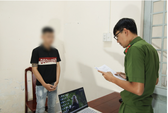 Cần Thơ: Nhờ xóa ảnh nhạy cảm dẫn đến vụ cướp, cô gái làm nhiều thanh thiếu niên bị bắt - Ảnh 1. Cần Thơ: Nhờ xóa ảnh nhạy cảm dẫn đến vụ cướp, cô gái làm nhiều thanh thiếu niên bị bắt - Ảnh 1.