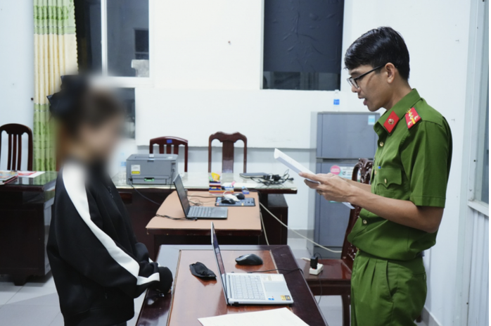 Cần Thơ: Nhờ xóa ảnh nhạy cảm dẫn đến vụ cướp, cô gái làm nhiều thanh thiếu niên bị bắt - Ảnh 2. Cần Thơ: Nhờ xóa ảnh nhạy cảm dẫn đến vụ cướp, cô gái làm nhiều thanh thiếu niên bị bắt - Ảnh 2.