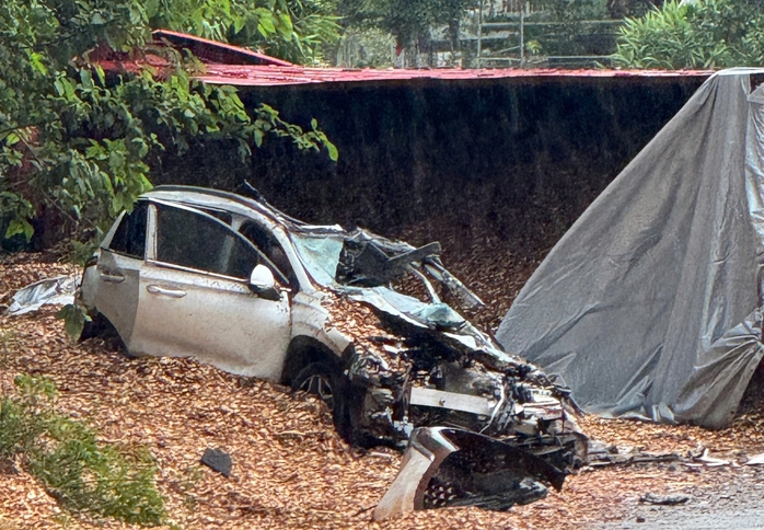 Lâm Đồng: Xe container lật đè trúng xe con, 5 người bị thương - Ảnh 2.