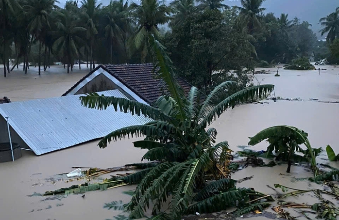 Chủ tịch UBND tỉnh Đắk Lắk yêu cầu bảo đảm an toàn tính mạng trong mưa lũ - Ảnh 1. Chủ tịch UBND tỉnh Đắk Lắk yêu cầu bảo đảm an toàn tính mạng trong mưa lũ - Ảnh 1.
