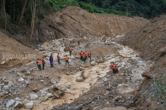 Tìm thấy một thi thể tại khu vực lở núi ở thôn Pứt – Đà Nẵng - Ảnh 2.