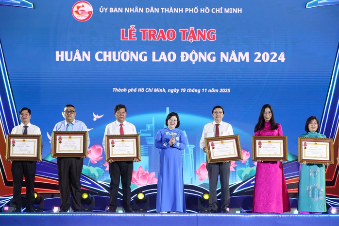 Tận hiến cho sự nghiệp "trồng người" - Ảnh 1.