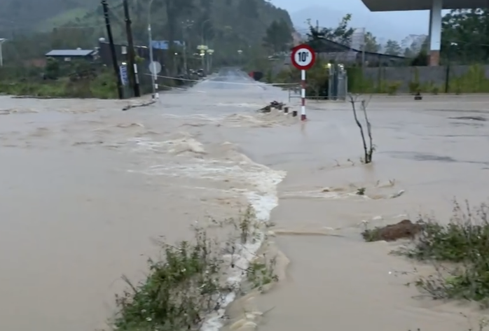 Lâm Đồng: Chủ trang trại cá tầm bị nước lũ cuốn mất tích - Ảnh 1.