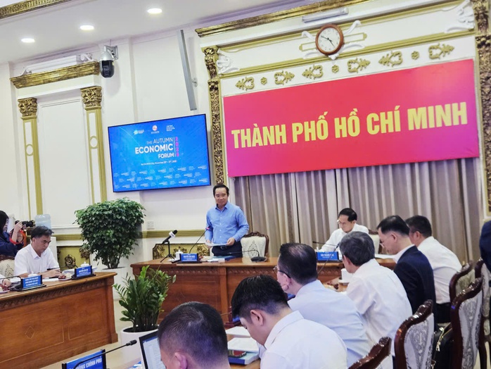 Phó thủ tướng kiểm tra tiến độ Diễn đàn kinh tế mùa thu 2025 tại TP HCM - Ảnh 3. Phó thủ tướng kiểm tra tiến độ Diễn đàn kinh tế mùa thu 2025 tại TP HCM - Ảnh 3.