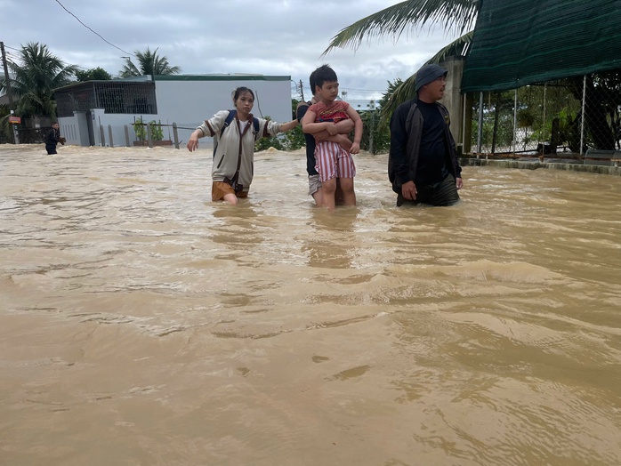 Bài học từ lũ kỷ lục ở Nha Trang - Ảnh 1.