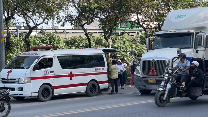 Thương tâm vụ tai nạn giao thông khiến em gái tử vong tại TP HCM - Ảnh 2. Thương tâm vụ tai nạn giao thông khiến em gái tử vong tại TP HCM - Ảnh 2.