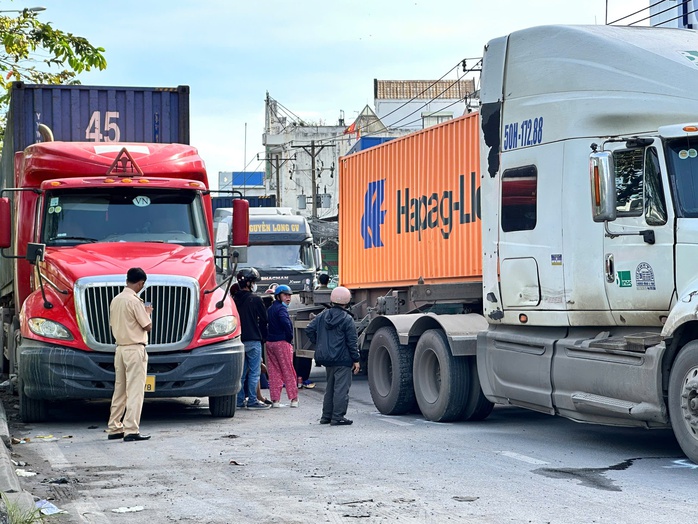 Thương tâm vụ tai nạn giao thông khiến em gái tử vong tại TP HCM - Ảnh 1. Thương tâm vụ tai nạn giao thông khiến em gái tử vong tại TP HCM - Ảnh 1.