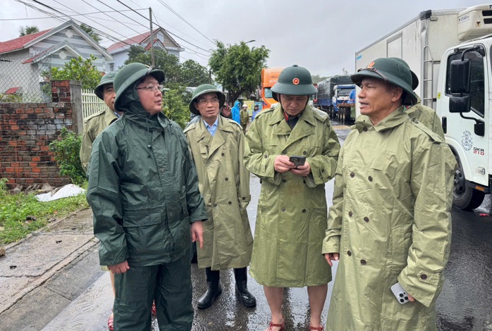 Có thể huy động trực thăng tìm kiếm và cứu dân bị mắc kẹt do lũ lụt ở Đắk Lắk - Ảnh 2.