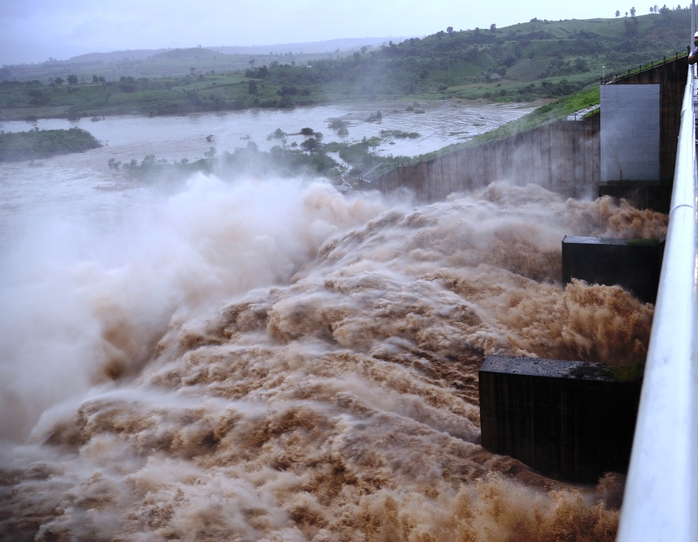 Thủy điện Sông Ba Hạ xả lũ kỷ lục Việt Nam , lưu lượng cao nhất từ trước đến nay - Ảnh 2.