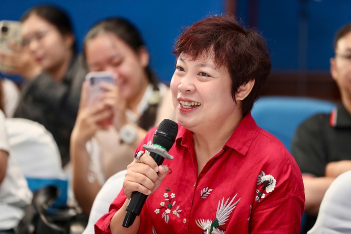 Đạo diễn Đặng Thái Huyền kể chuyện tâm linh khi quay "Mưa đỏ" - Ảnh 1.