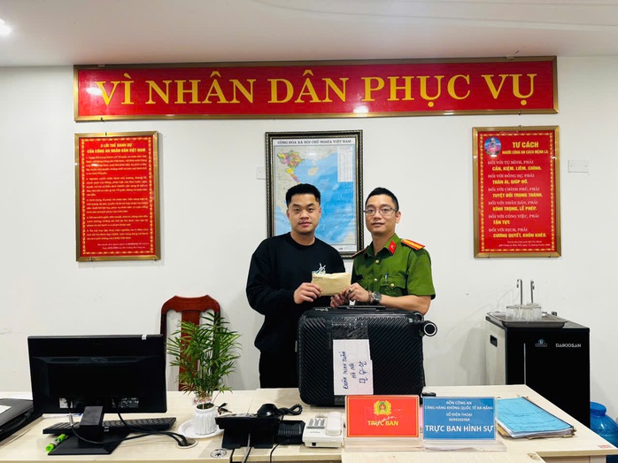 Chiếc vali thất lạc chứa 6 , 8 triệu won tại sân bay Đà Nẵng được tìm thấy - Ảnh 1. Chiếc vali thất lạc chứa 6 , 8 triệu won tại sân bay Đà Nẵng được tìm thấy - Ảnh 1.