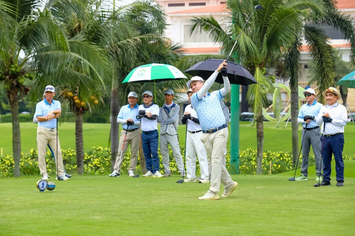 Hơn 220 golfer tham gia giải đấu chào mừng Ngày Nhà giáo Việt Nam - Ảnh 1.