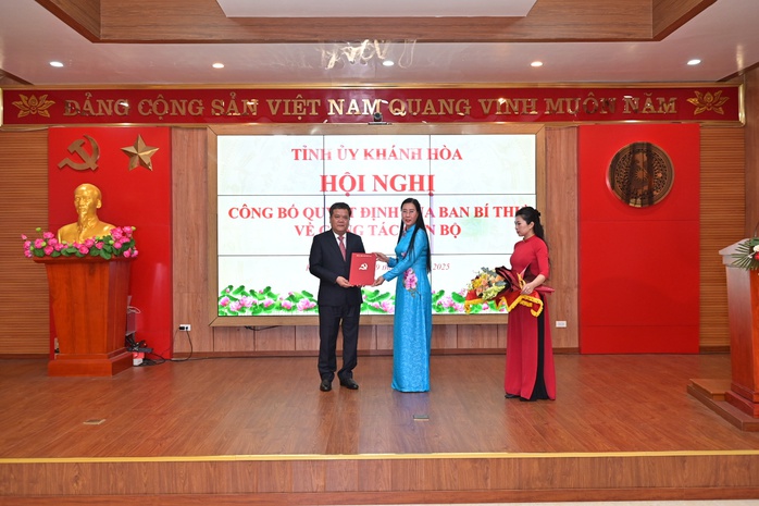 Ông Trần Phong giữ chức Phó bí thư Tỉnh ủy Khánh Hòa - Ảnh 2.