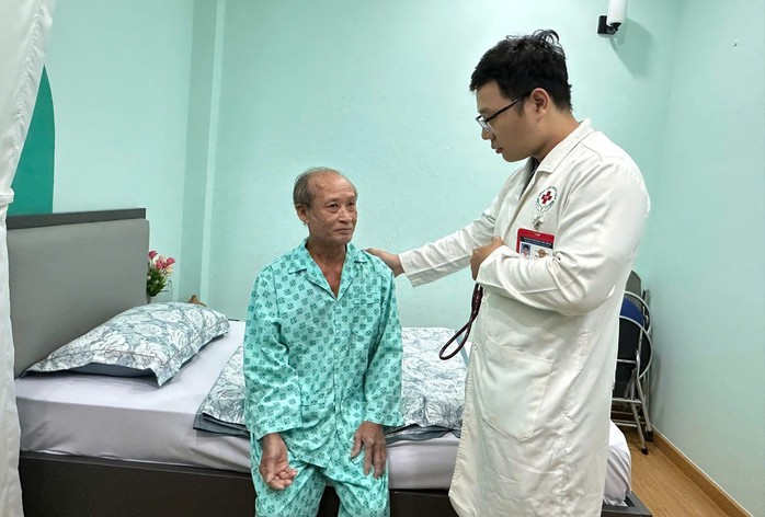 Người lao động được BHXH thanh toán bao nhiêu tiền khi nghỉ dưỡng sức, phục hồi sức khỏe sau khi ốm đau? - Ảnh 1.