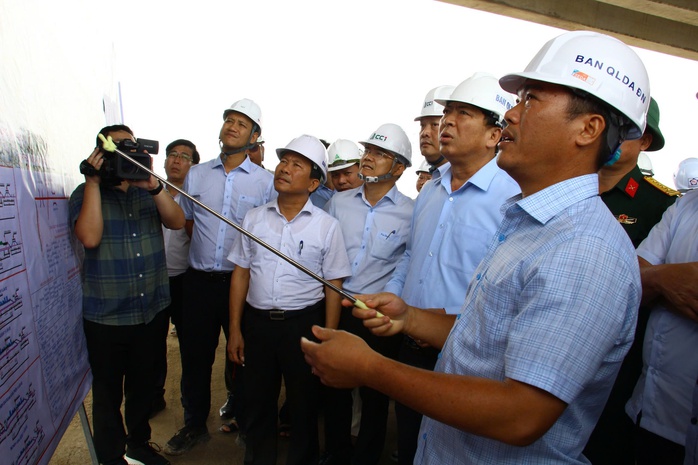 Bộ trưởng Bộ Xây dựng kiểm tra tiến độ sân bay Long Thành và cao tốc Biên Hòa - Vũng Tàu - Ảnh 1. Bộ trưởng Bộ Xây dựng kiểm tra tiến độ sân bay Long Thành và cao tốc Biên Hòa - Vũng Tàu - Ảnh 1.