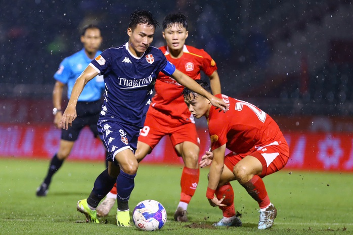Bóng đá TP HCM lụy ngoại binh - Ảnh 1.