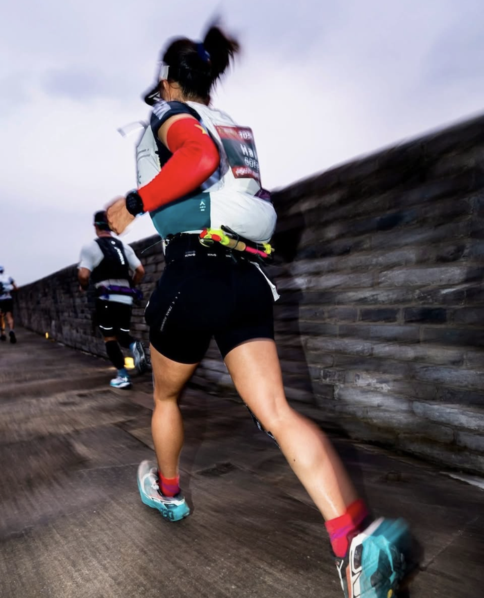 Hà Thị Hậu vô địch đường chạy trail 105 km tại Trung Quốc - Ảnh 2.