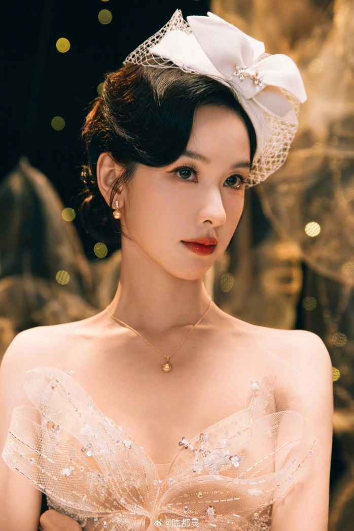 "Nàng thơ của Tô Hữu Bằng" Trần Đô Linh mặc đầm Việt - Ảnh 1.