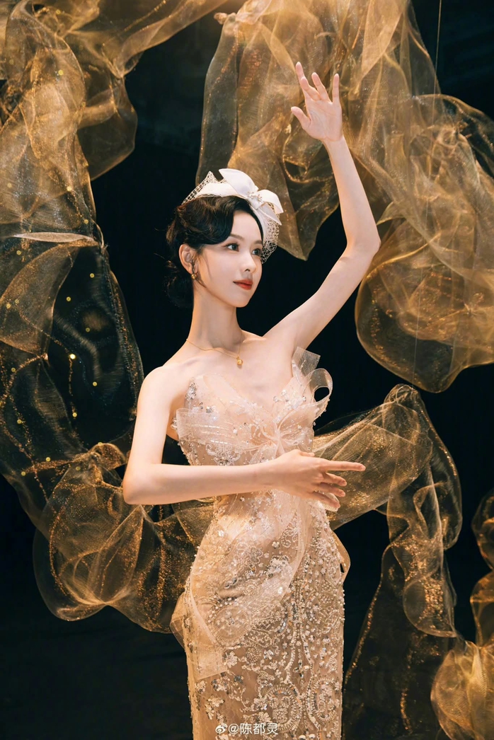 "Nàng thơ của Tô Hữu Bằng" Trần Đô Linh mặc đầm Việt - Ảnh 7.