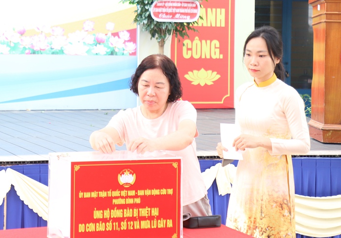 Phó Bí thư Thường trực Thành ủy TP HCM dự Ngày hội Đại đoàn kết phường Bình Phú - Ảnh 3.