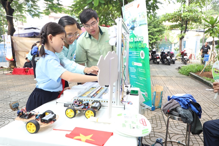 Phó Bí thư Thường trực Thành ủy TP HCM dự Ngày hội Đại đoàn kết phường Bình Phú - Ảnh 11.