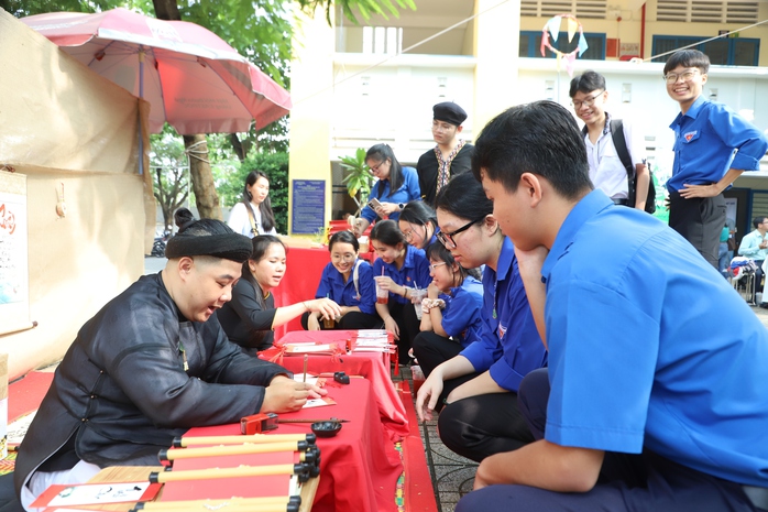 Phó Bí thư Thường trực Thành ủy TP HCM dự Ngày hội Đại đoàn kết phường Bình Phú - Ảnh 12.