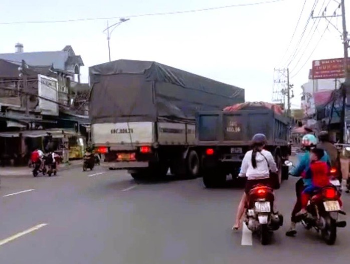 Tài xế xe tải tạt đầu xe ben nhận bài học nhớ đời trên Quốc lộ 20 - Ảnh 1.