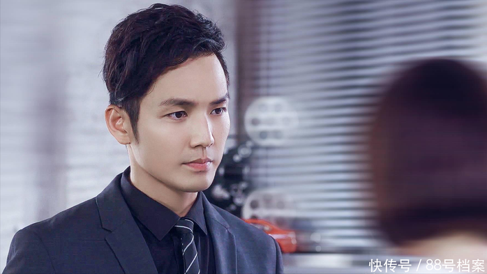 "Mỹ nam không tuổi" Chung Hán Lương gây sốt - Ảnh 3.