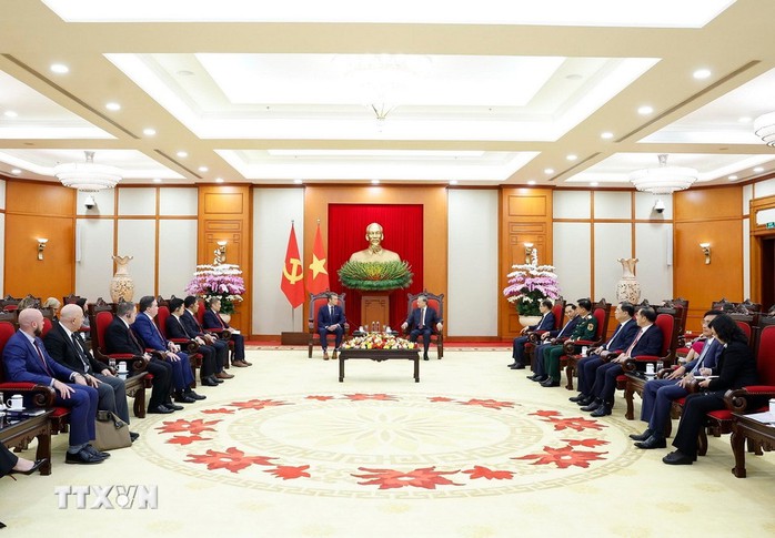 Tổng Bí thư Tô Lâm tiếp Bộ trưởng Bộ Chiến tranh Mỹ Pete Hegseth - Ảnh 3.