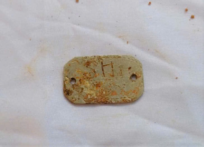 Ký hiệu nhôm quan trọng trên biển chôn kèm hài cốt liệt sĩ vừa quy tập - Ảnh 3. Ký hiệu nhôm quan trọng trên biển chôn kèm hài cốt liệt sĩ vừa quy tập - Ảnh 3.