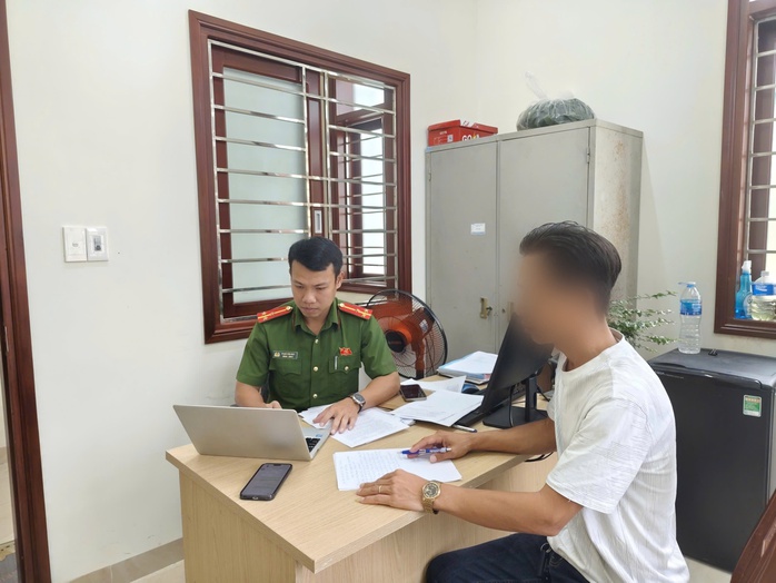 Phạt 3 thanh niên đăng ảnh “nhạy cảm” của người khác lên nhóm Zalo - Ảnh 3. Phạt 3 thanh niên đăng ảnh “nhạy cảm” của người khác lên nhóm Zalo - Ảnh 3.