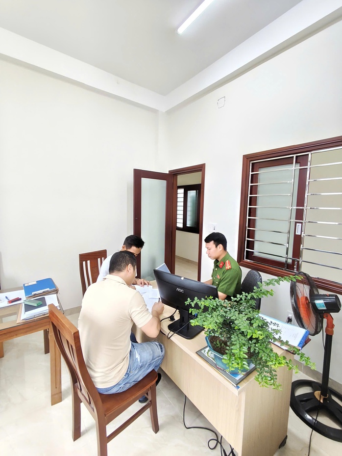 Phạt 3 thanh niên đăng ảnh “nhạy cảm” của người khác lên nhóm Zalo - Ảnh 2. Phạt 3 thanh niên đăng ảnh “nhạy cảm” của người khác lên nhóm Zalo - Ảnh 2.