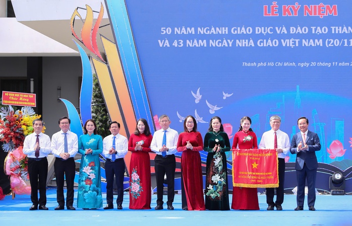 TP HCM: Mỗi thầy cô giáo là một tấm gương đạo đức - Ảnh 7.