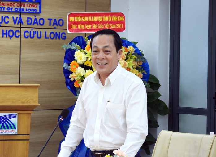 Lãnh đạo tỉnh Vĩnh Long chúc mừng Trường ĐH Cửu Long nhân Ngày Nhà giáo Việt Nam - Ảnh 2.