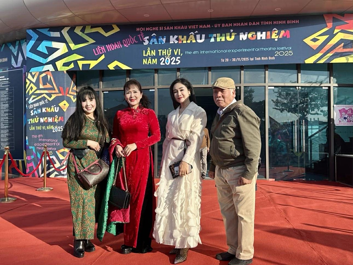 Lễ diễu hành nghệ thuật đường phố Ninh Bình - dấu ấn đẹp tại Festival sân khấu thử nghiệm - Ảnh 3.