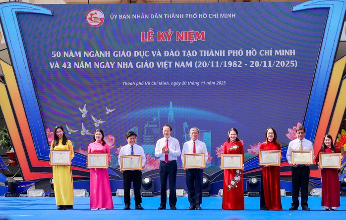 TP HCM: Mỗi thầy cô giáo là một tấm gương đạo đức - Ảnh 9.