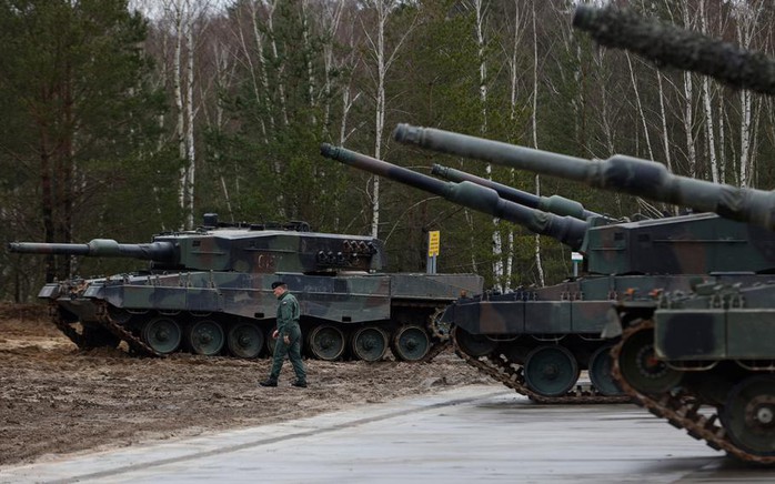 EU "dọn đường" cho xe tăng, quân đội triển khai xuyên biên giới - Ảnh 1.