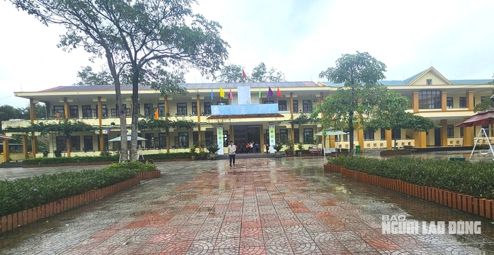 Phó hiệu trưởng Đỗ Thị Hồng Huế gặp vấn đề sức khỏe sau khi trở lại trường - Ảnh 1.