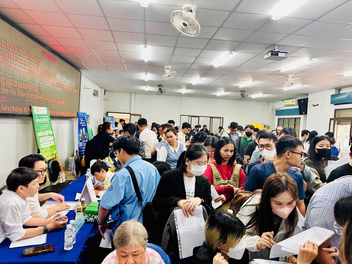 TPHCM: Nhiều doanh nghiệp tuyển dụng số lượng lớn dịp cuối năm - Ảnh 1.