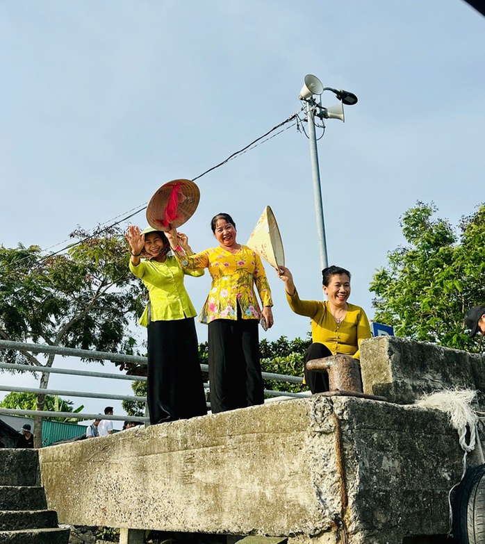 Salt-making - a unique highlight that defines Thieng Lieng’s tourism identity - Ảnh 11.