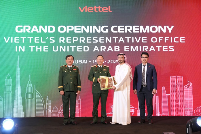 Thứ trưởng Bộ Quốc phòng Hoàng Xuân Chiến dự lễ khai trương Văn phòng đại diện Viettel tại UAE - Ảnh 4.