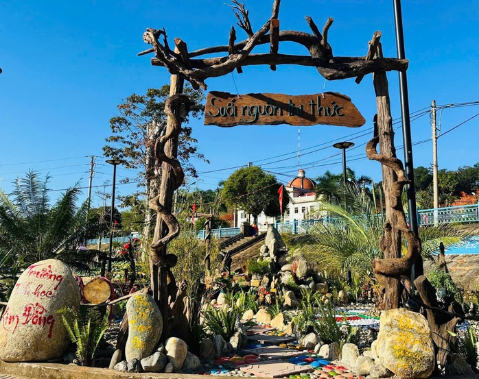 Tạo công viên bích chào mừng ngày nhà giáo Việt  - Ảnh 1.