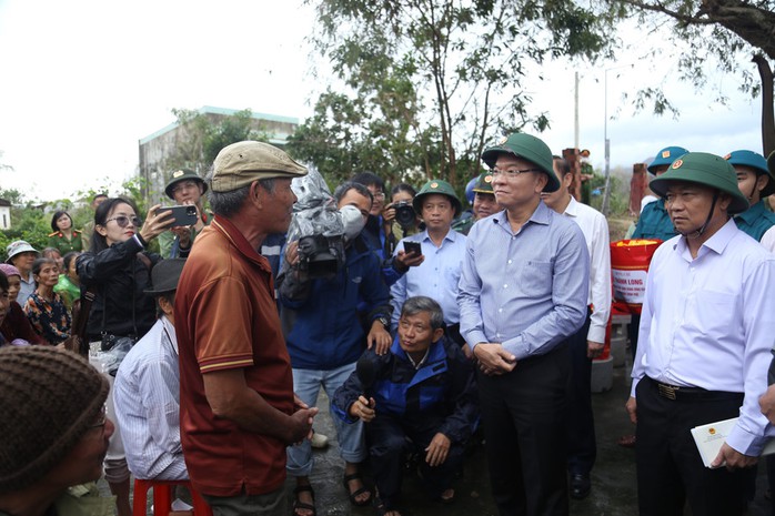 Tổng lực cứu dân vùng mưa, lũ - Ảnh 1.